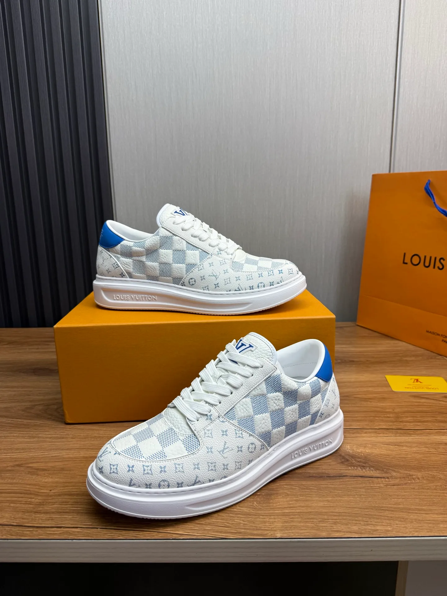 Men's shoes 💰840💰 LOUIS VUITTON [Luden Yiwei] The new trendy Lv is on the market 🎁, casual and fashionable men's shoes 👟 1:1 shipment ⬆️The upper is made of imported cowhide + cowhide mesh lining, the original wear-resistant rubber outsole, the version is simple and elegant, exclusive for trendy men. 38-45 (38.45 is non-refundable if made to order)